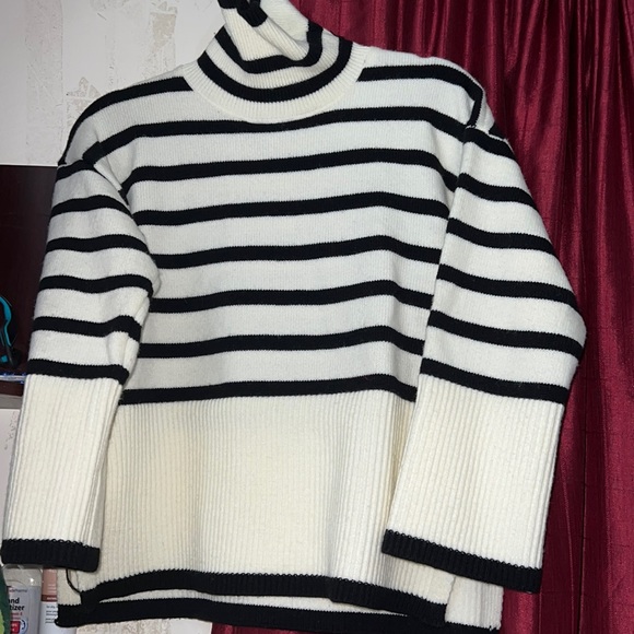 Stripped Turtleneck sweater top - Picture 2 of 7